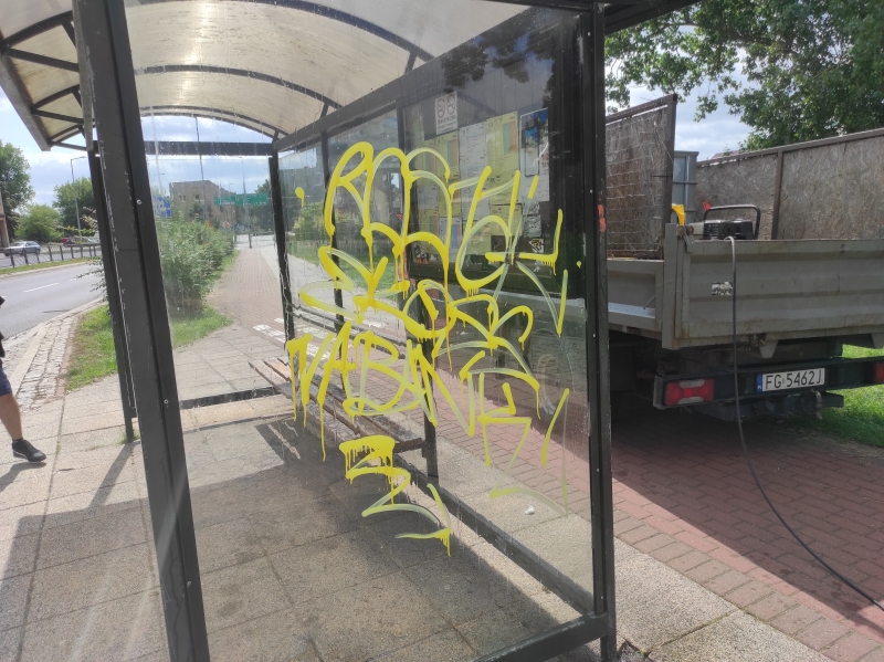 15/18 Czyszczenie pobazgranych przystanków w Gorzowie