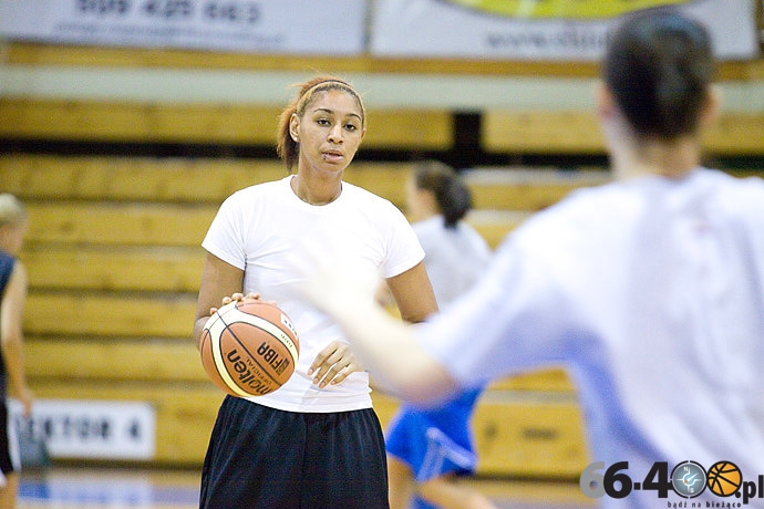 11/12 Allison Smalley oraz Paris Johnson już trenują