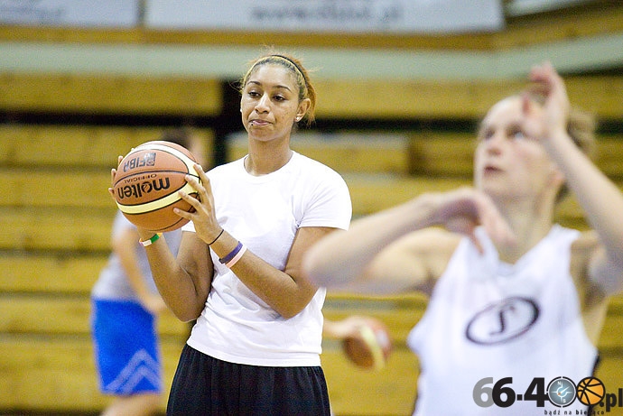 12/12 Allison Smalley oraz Paris Johnson już trenują