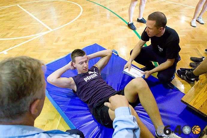 13/16 Wojskowa lekcja wychowania fizycznego w ZS Ekonomicznych