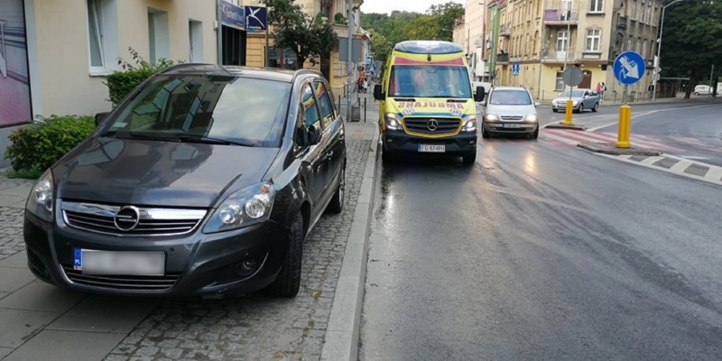 3/4 Kierujący oplem potrącił nastolatki na hulajnodze elektrycznej