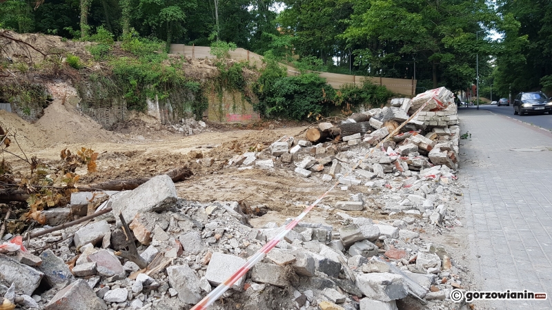 4/9 Wstrzymane prace przy rozbiórce piwnic Ehrenberga przy ul. Walczaka