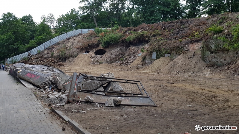 5/9 Wstrzymane prace przy rozbiórce piwnic Ehrenberga przy ul. Walczaka