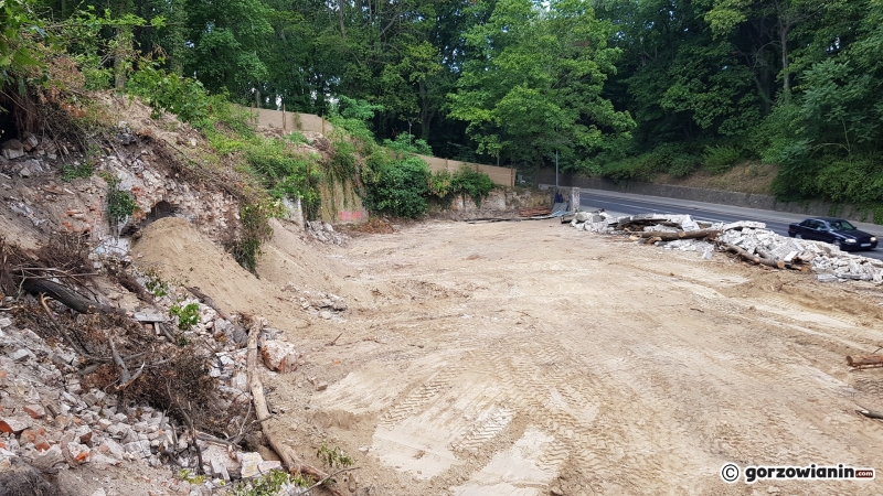 6/9 Wstrzymane prace przy rozbiórce piwnic Ehrenberga przy ul. Walczaka