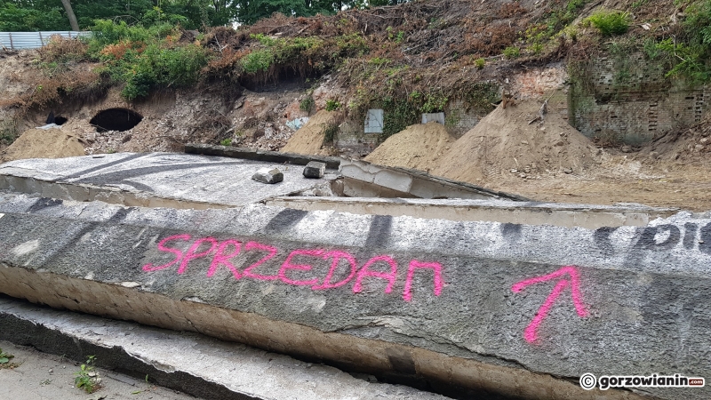 8/9 Wstrzymane prace przy rozbiórce piwnic Ehrenberga przy ul. Walczaka