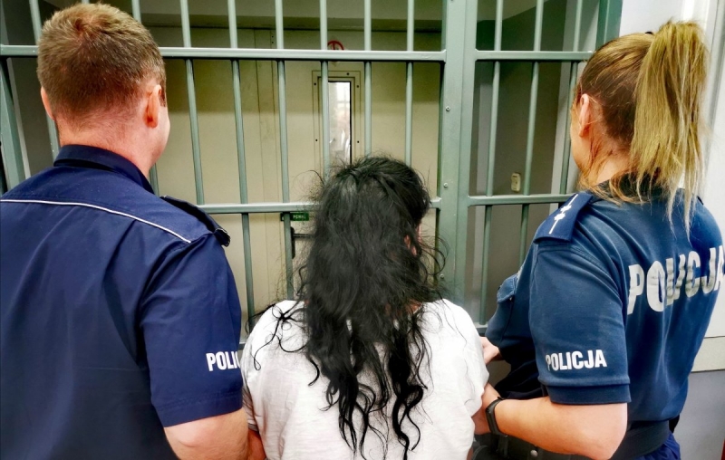 4/5 Okradały sklep w którym pracowały. Część towaru odzyskano