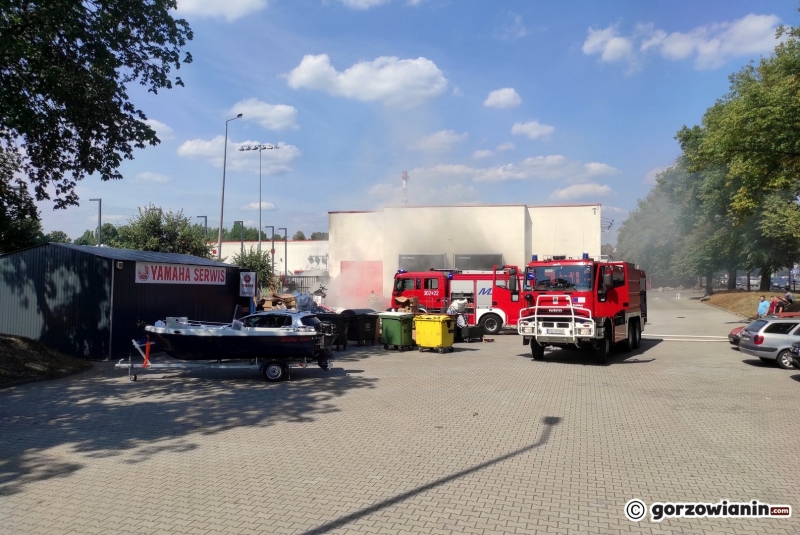 4/14 Pożar śmieci i elewacji budynku przy Myśliborskiej