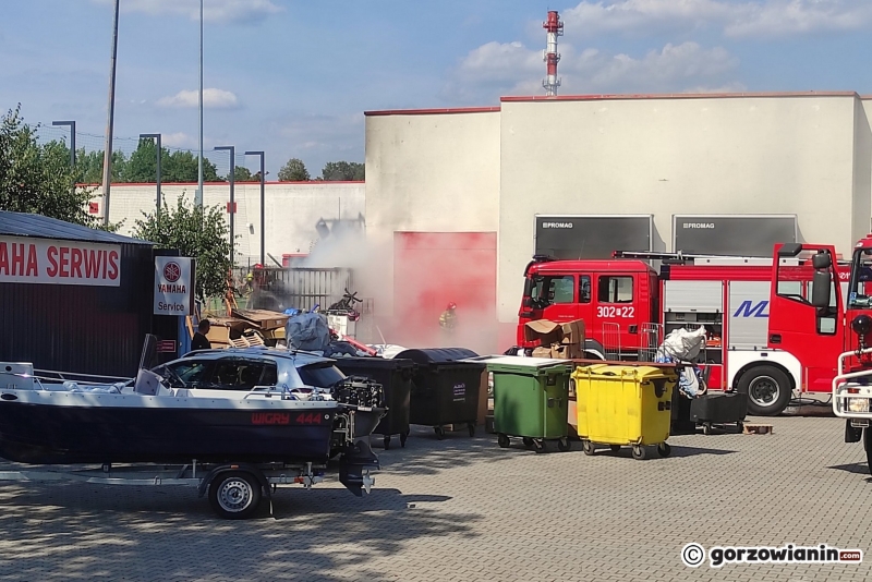 5/14 Pożar śmieci i elewacji budynku przy Myśliborskiej