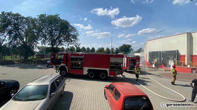 8/14 Pożar śmieci i elewacji budynku przy Myśliborskiej