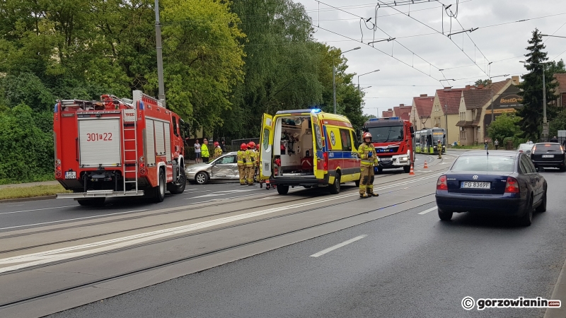 1/6 Zderzenie toyoty i BMW na Podmiejskiej