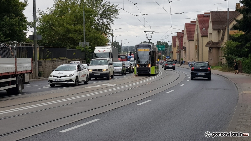3/6 Zderzenie toyoty i BMW na Podmiejskiej