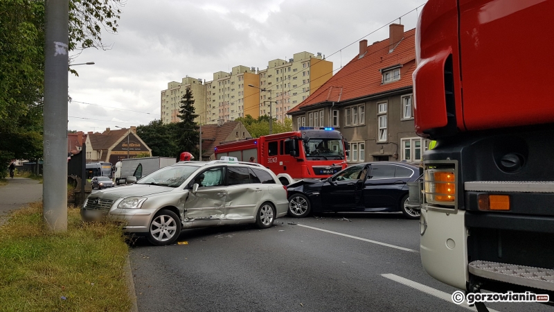 6/6 Zderzenie toyoty i BMW na Podmiejskiej