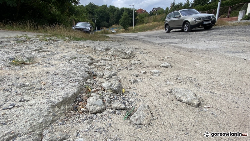 3/14 Ulica Szmaragdowa w fatalnym stanie technicznym