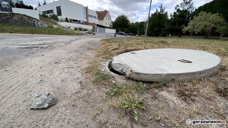 4/14 Ulica Szmaragdowa w fatalnym stanie technicznym