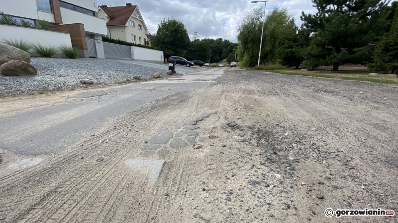 5/14 Ulica Szmaragdowa w fatalnym stanie technicznym