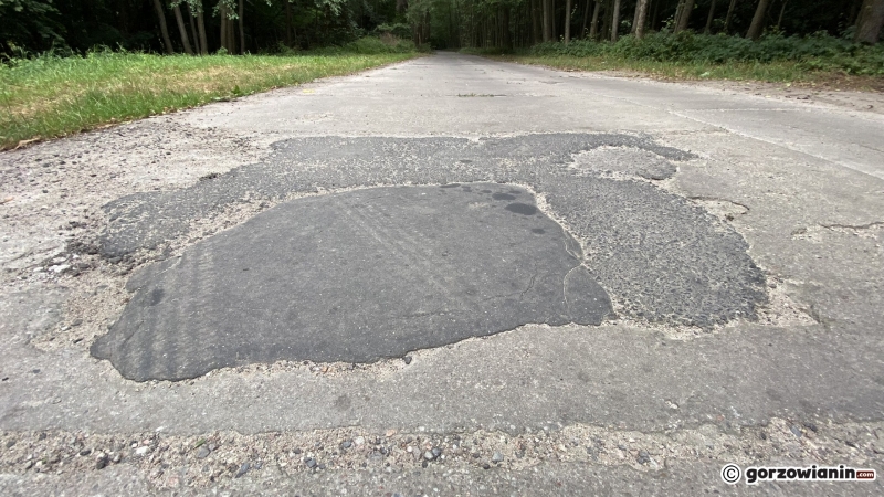 8/14 Ulica Szmaragdowa w fatalnym stanie technicznym