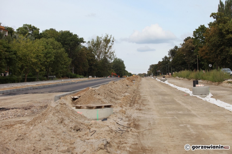 5/10 
Pierwsza warstwa asfaltu na nowej jezdni ul. Walczaka