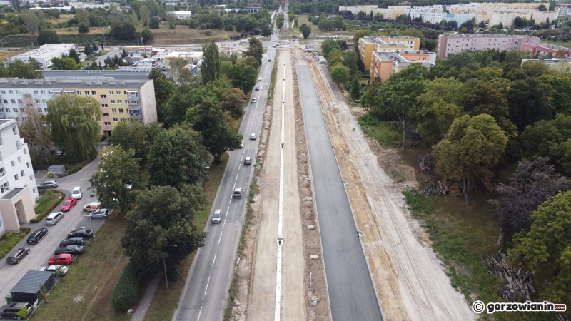 9/10 
Pierwsza warstwa asfaltu na nowej jezdni ul. Walczaka