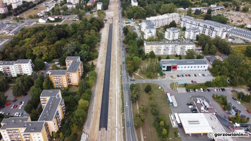 10/10 
Pierwsza warstwa asfaltu na nowej jezdni ul. Walczaka