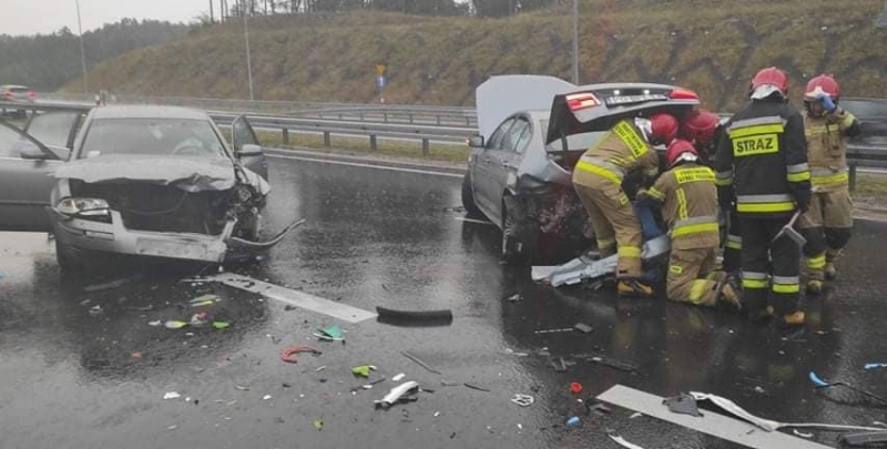 2/6 Zderzenie volkswagena i BMW na węźle Gorzów Zachód