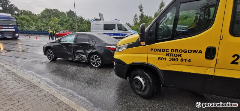 3/8 Wypadek z udziałem pięciu pojazdów na Trasie Nadwarciańskiej