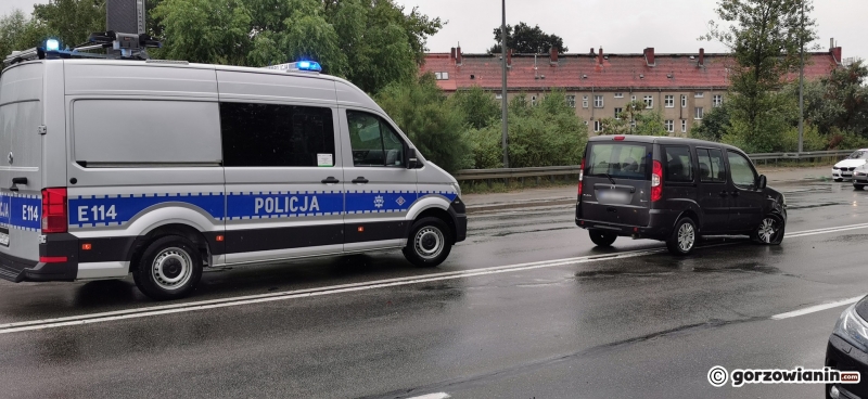 5/8 Wypadek z udziałem pięciu pojazdów na Trasie Nadwarciańskiej