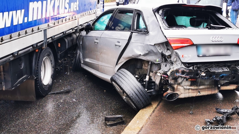 8/8 Wypadek z udziałem pięciu pojazdów na Trasie Nadwarciańskiej