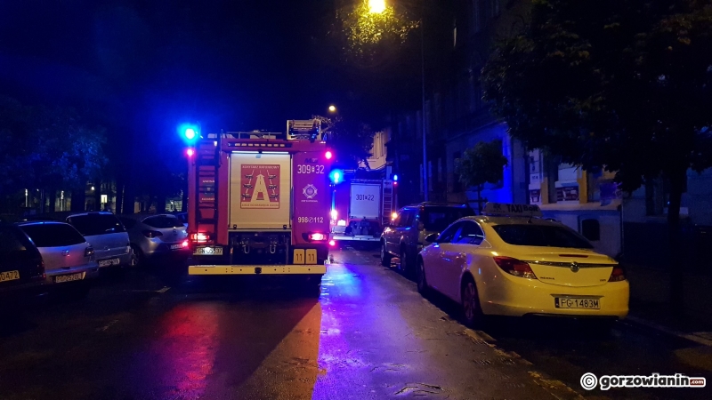 3/8 Akcja gaśnicza przy ul. Dąbrowskiego i 30 Stycznia