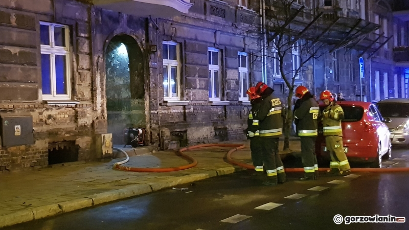 4/8 Akcja gaśnicza przy ul. Dąbrowskiego i 30 Stycznia