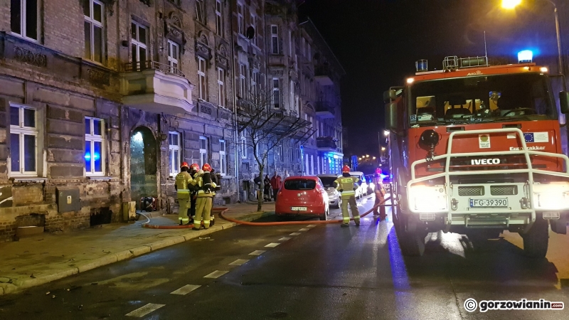 5/8 Akcja gaśnicza przy ul. Dąbrowskiego i 30 Stycznia
