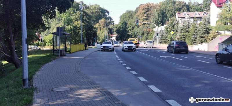 4/4 Skoda przebiła barierki nad Kłodawką przy Wyszyńskiego