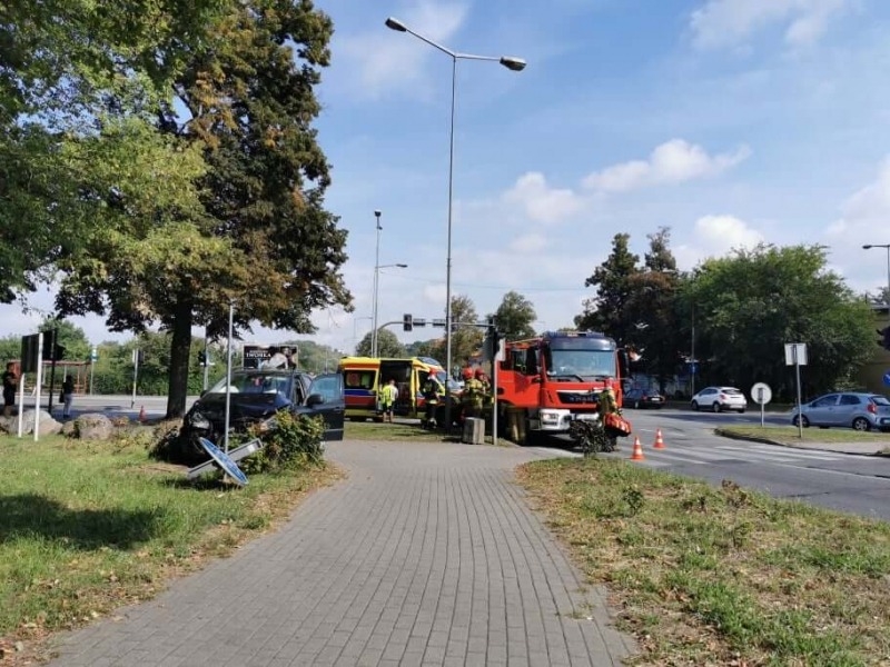 5/5 Zderzenie policyjnego radiowozu z fiatem