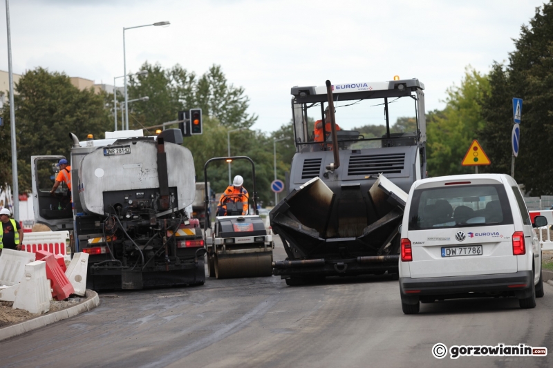 10/17 Ostatnie prace przy remoncie ul. Kombatantów