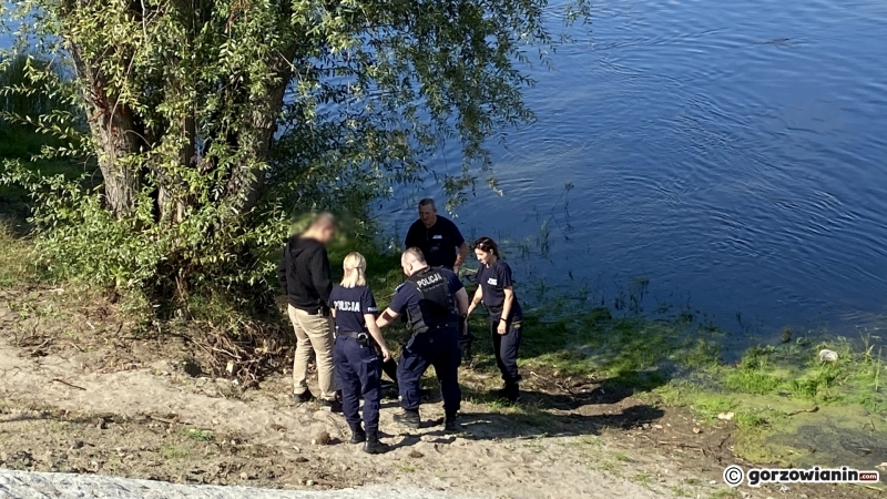 4/10 Mężczyzna wskoczył do rzeki Warty. Akcja służb