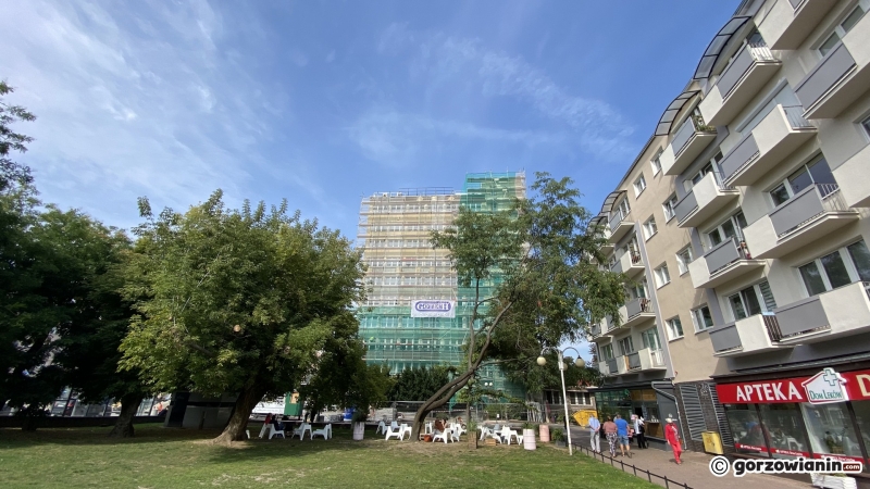 3/5 Ruszyły prace przy remoncie elewacji budynku Przemysłówki