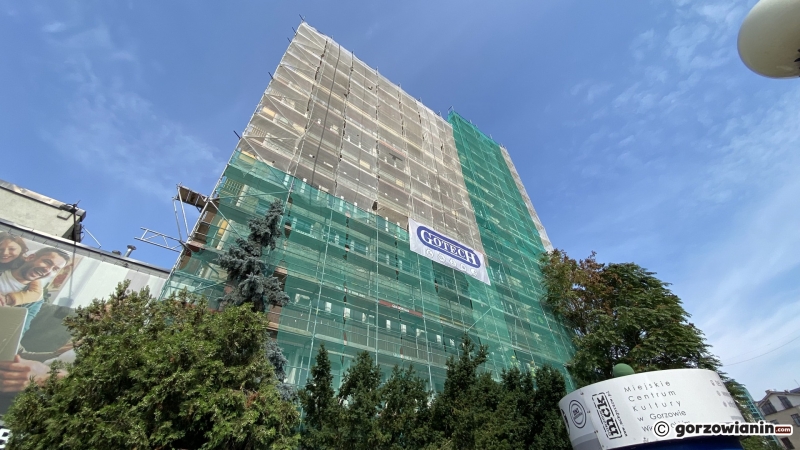 4/5 Ruszyły prace przy remoncie elewacji budynku Przemysłówki