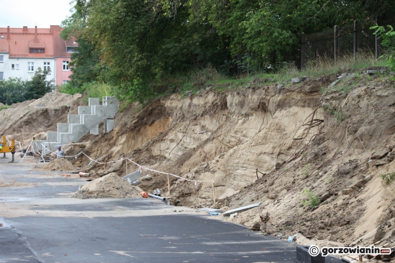 6/9 Budowa trybun na stadionie lekkoatletycznym