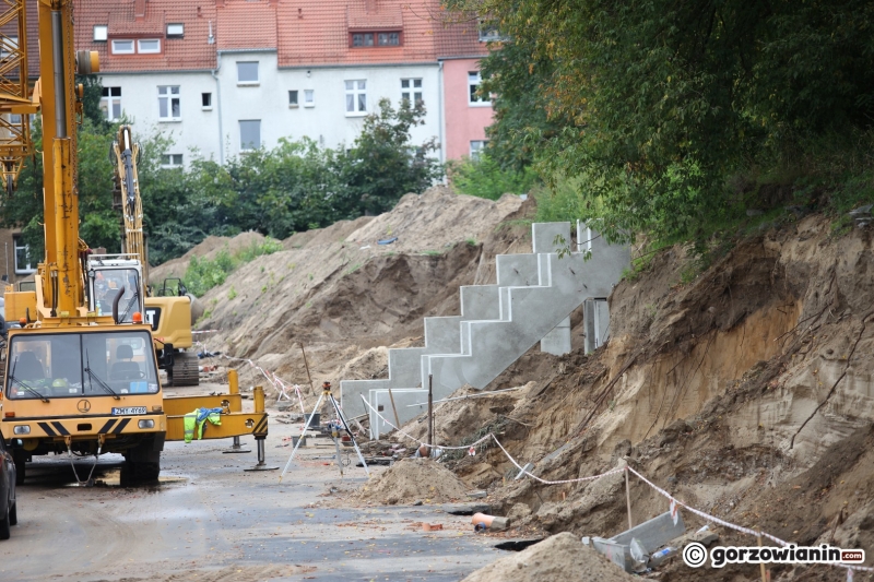 7/9 Budowa trybun na stadionie lekkoatletycznym