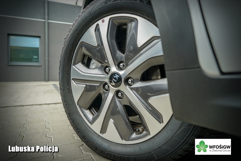 13/19 Elektryczny radiowóz kia e-Niro