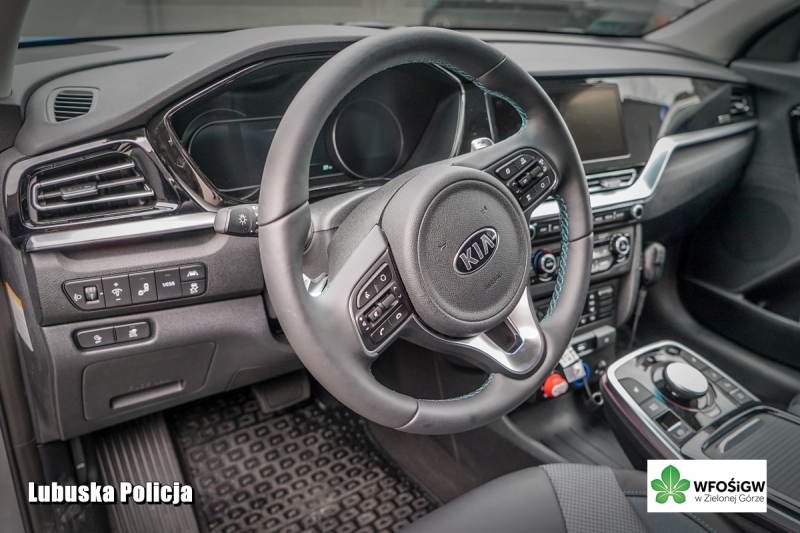16/19 Elektryczny radiowóz kia e-Niro
