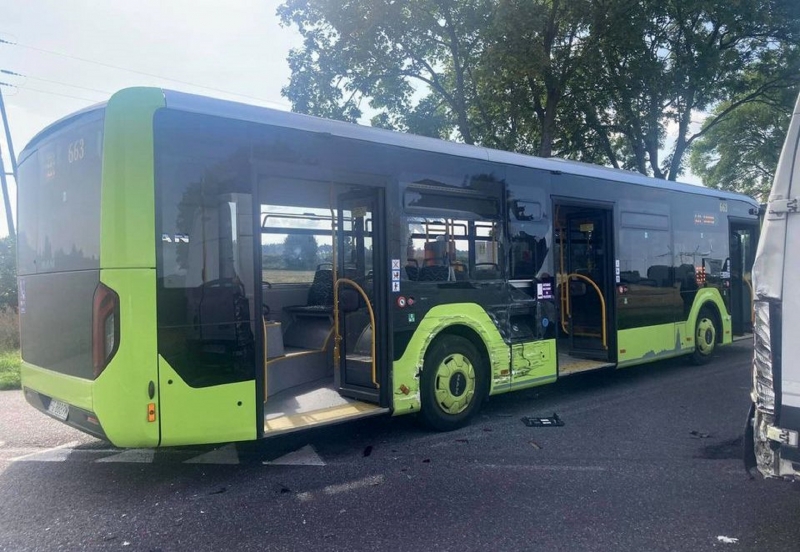 3/3 Wypadek autobusu MZK i busa na DW130