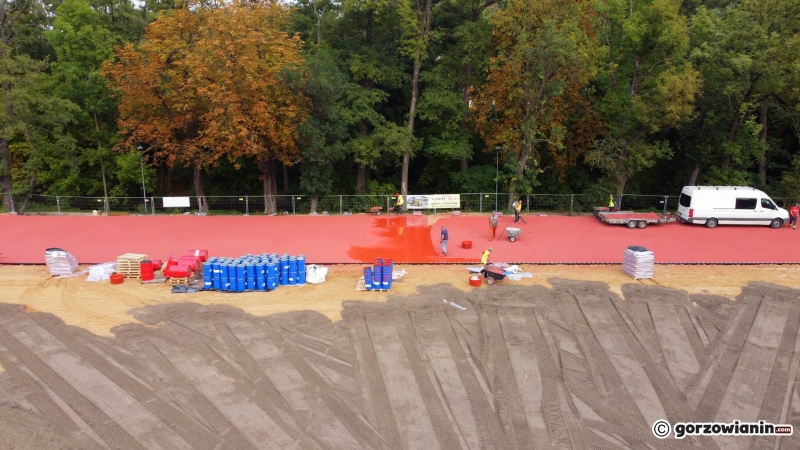 7/12 Nawierzchnia tartanowa na nowym stadionie lekkoatletycznym