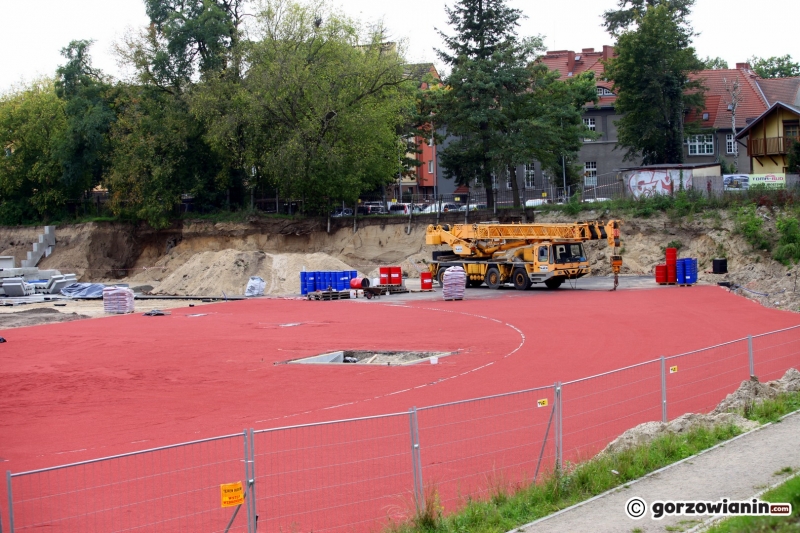9/12 Nawierzchnia tartanowa na nowym stadionie lekkoatletycznym