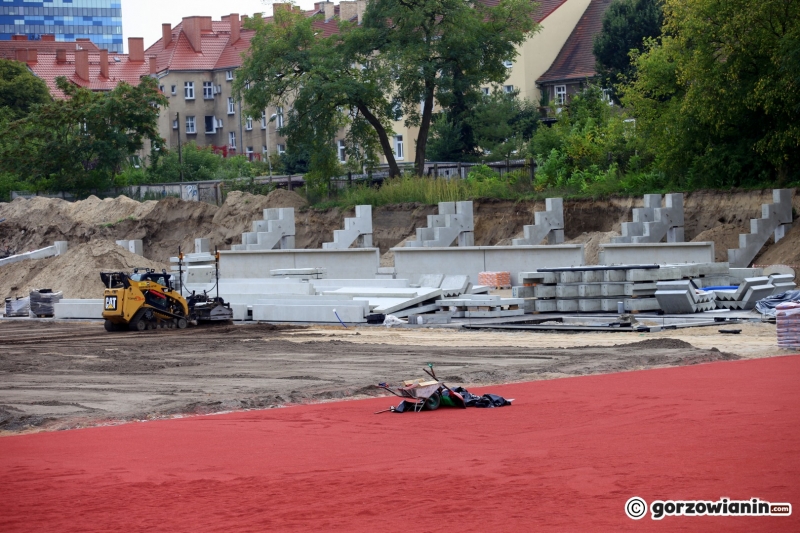 12/12 Nawierzchnia tartanowa na nowym stadionie lekkoatletycznym