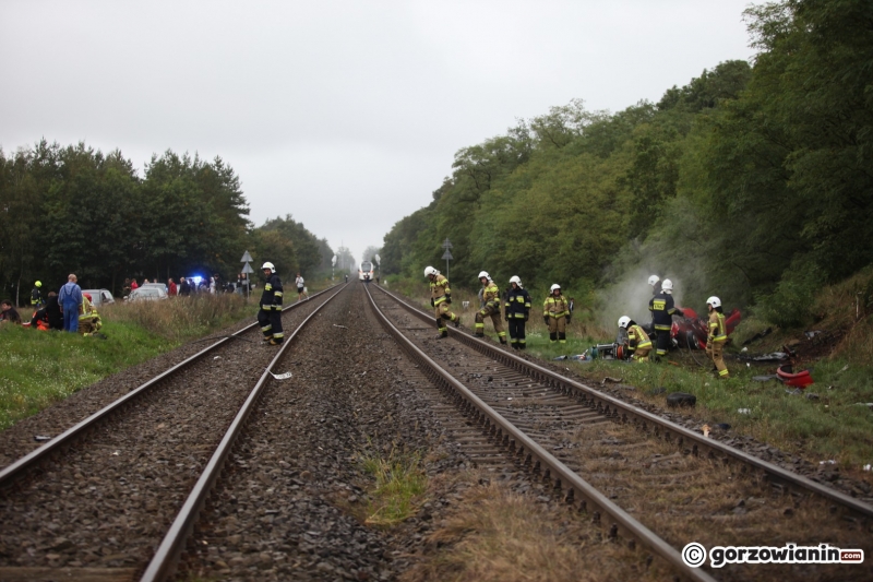 3/13 Osobówka wjechała pod szynobus