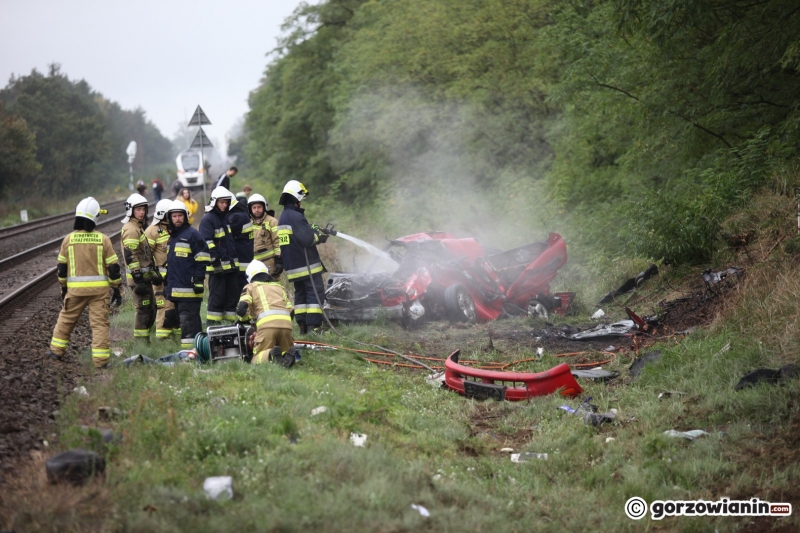 7/13 Osobówka wjechała pod szynobus