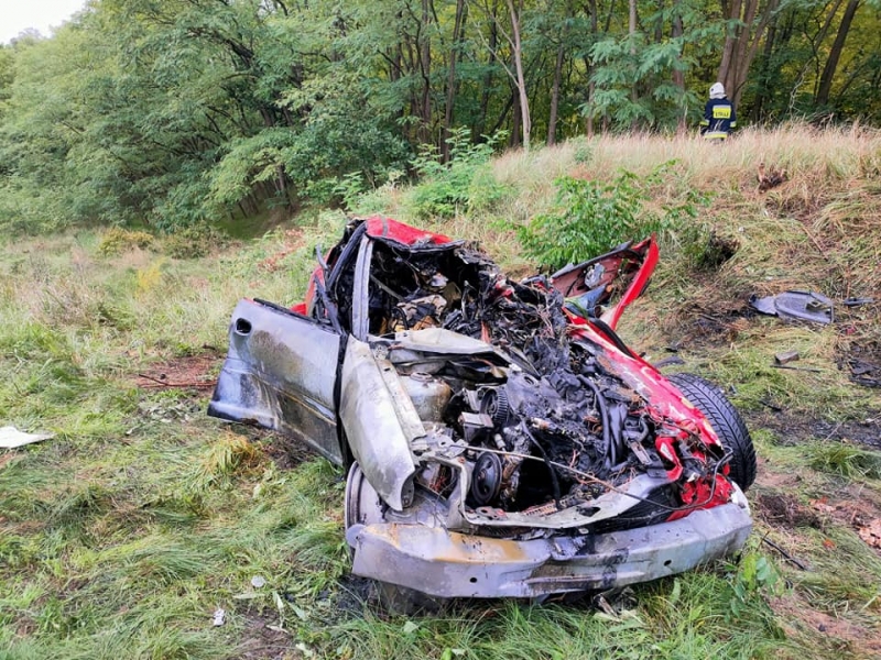 12/13 Osobówka wjechała pod szynobus