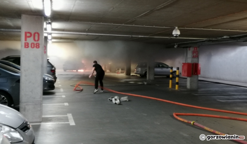 4/11 Pożar forda na parkingu Nova Park