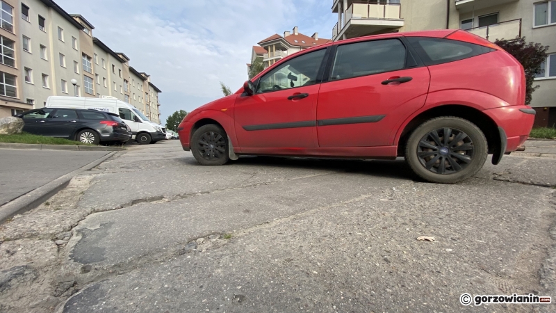 5/10 Zniszczona ul. Siedzikówny-Inki wymaga remontu