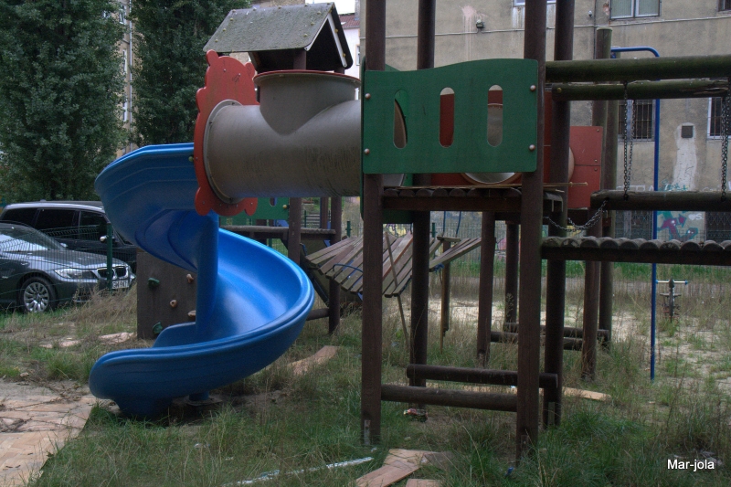 6/9 Straszy, zamiast cieszyć. Tak wygląda plac zabaw w centrum Gorzowa